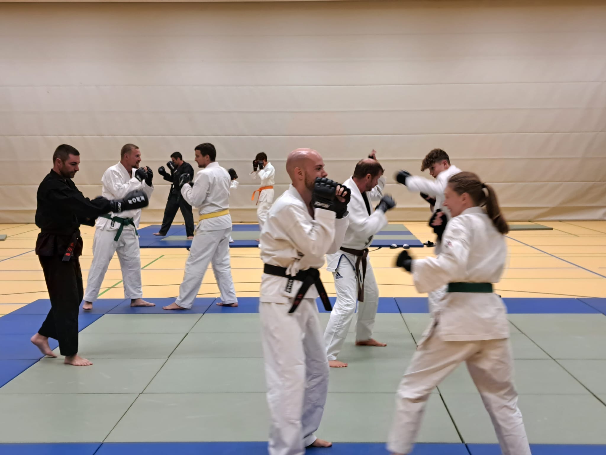 Wir starten wieder durch in der Amberieuhalle !